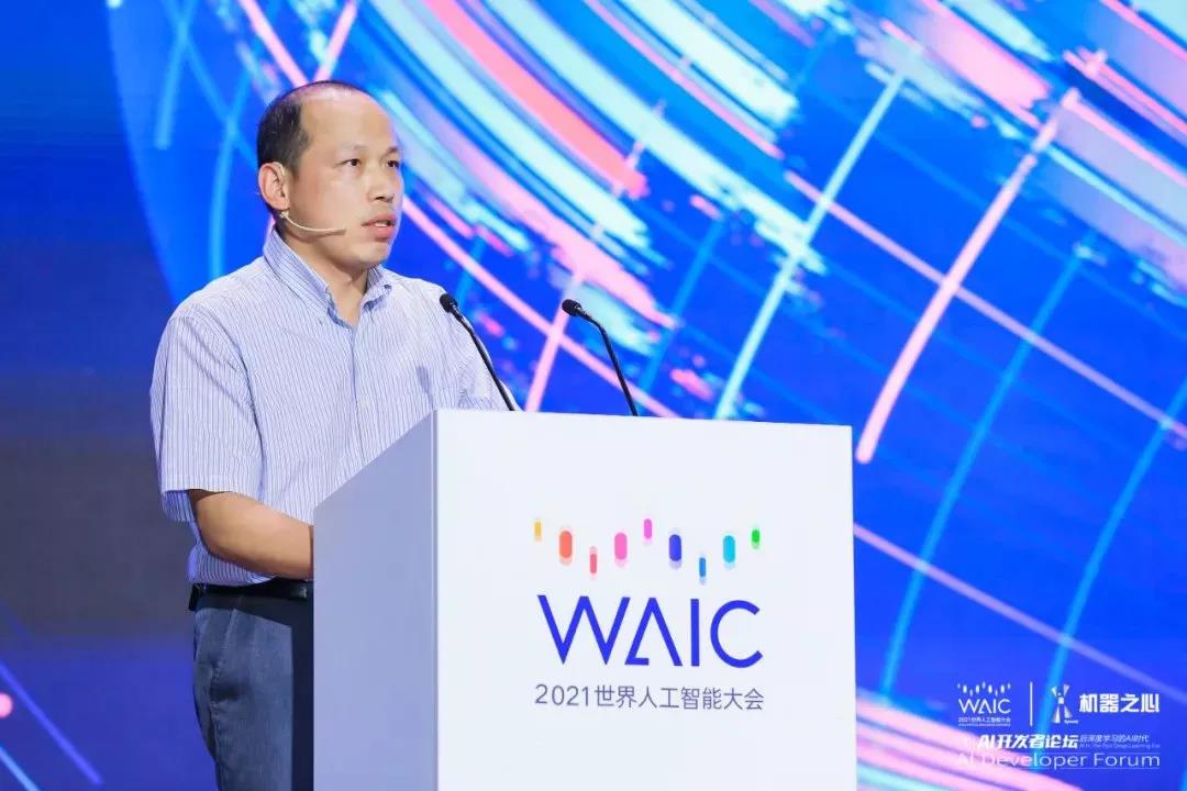 机器之心|WAIC 2021 | PA真人(China)集团官网副总裁肖嵘：创「芯」时代 打造自进化城市智能体